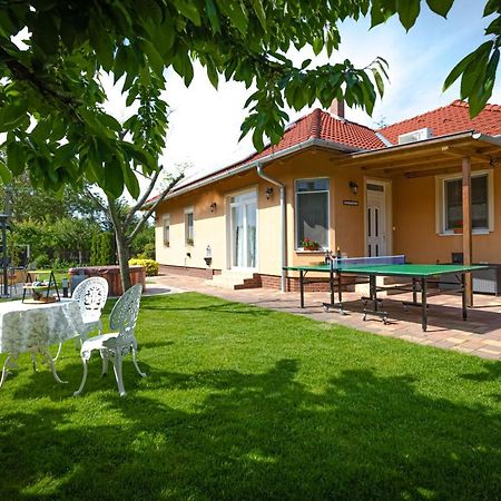 Sunny Garden Pihenohaz Villa Siofok Bagian luar foto