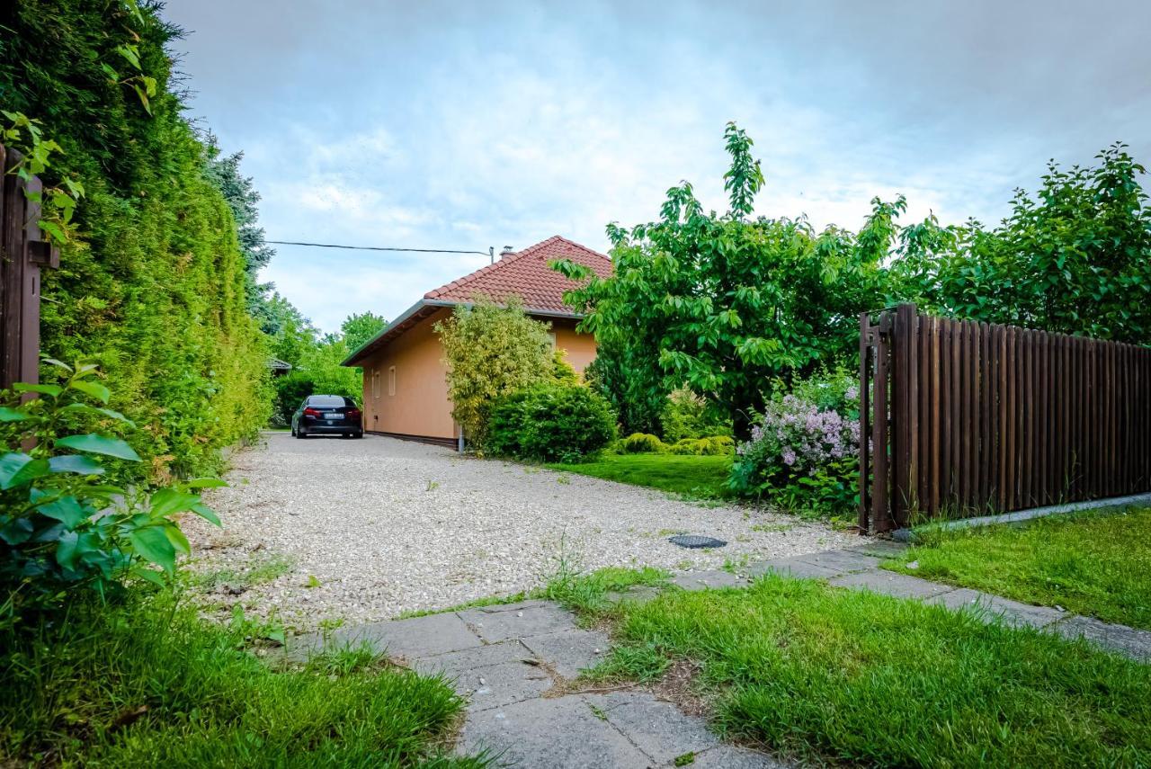 Sunny Garden Pihenohaz Villa Siofok Bagian luar foto