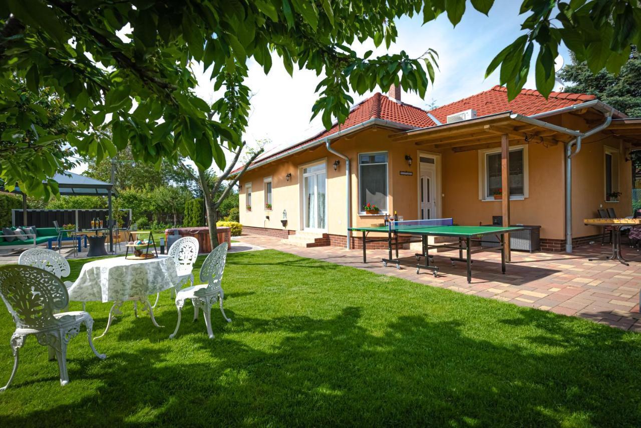 Sunny Garden Pihenohaz Villa Siofok Bagian luar foto